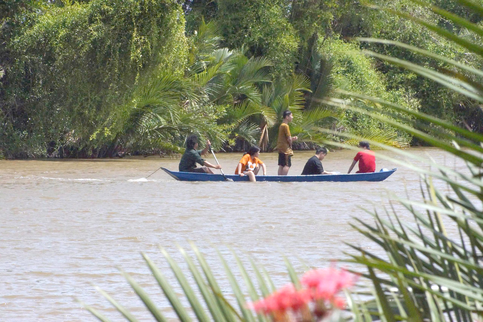 Xuồng chậm trên sông Mekong